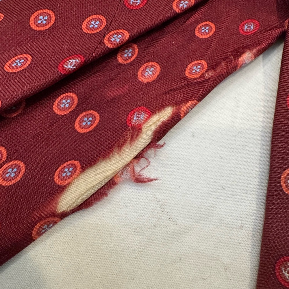 Authentic Chanel Burgundy Patterned Silk Necktie - Picture 8 of 9